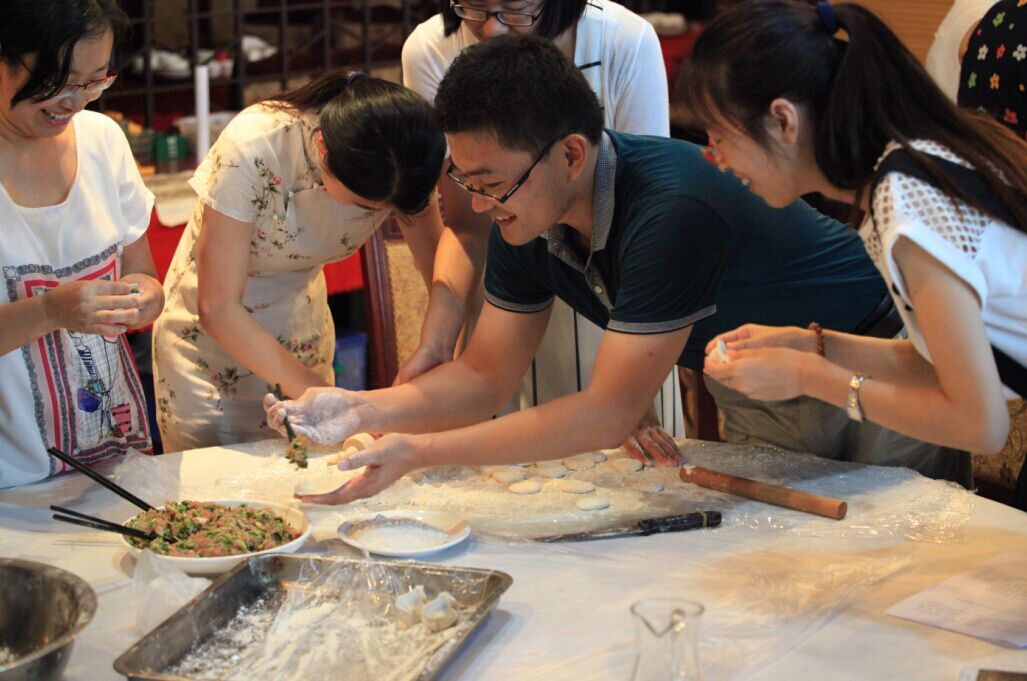 南宫ng28员工庆生、包饺子活动